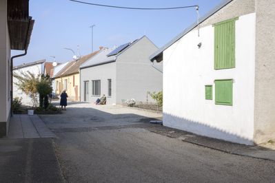 ORTE_Ausstellung_Haus Hof Dorf_Hofgasse Weiden