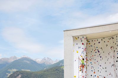 Kletterhalle, Stifter Bachmann