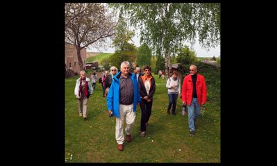 _14 – Wir durchschreiten Langparzellen, die noch aus bäuerlicher Nutzung stammen.