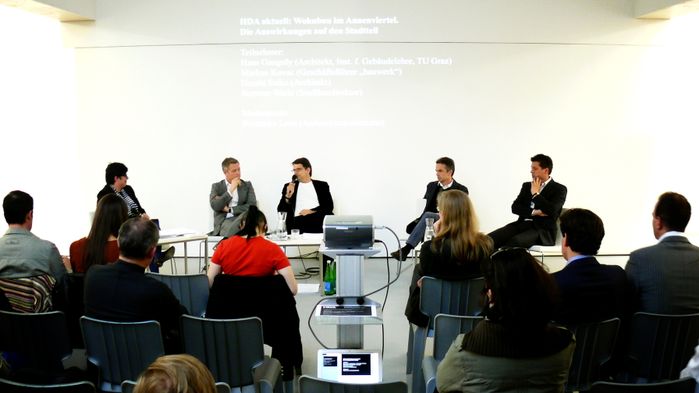 P1400149 – vlnr: Markus Kovac (Geschäftsführer „bauwerk“), Hans Gangoly (Architekt, Inst. f. Gebäudelehre, TU Graz), Harald Saiko (Architekt),
Bertram Werle (Stadtbaudirektor)