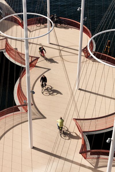 Bildnutzung nur unter vollständiger Angabe der Bildbeschreibung/Credit:  Olafur Eliasson, Cirkelbroen, 2015 | Christianshavns Kanal, Copenhagen, 2015 | Photographer: Anders Sune Berg | Courtesy of A gift from Nordea-fonden to the city of Copenhagen