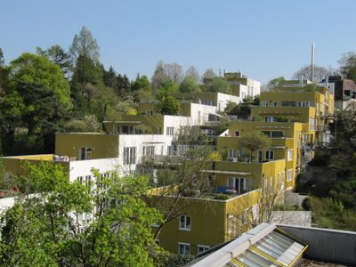 Filmstill 'Häuser für Menschen' | Nachbarschaftliches Wohnen Guglmugl – Filmstill 'Häuser für Menschen' | Nachbarschaftliches Wohnen Guglmugl, Architektur: Fritz Matzinger