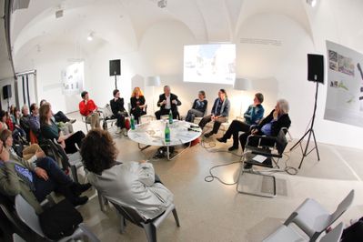 Roundtable II zu Shared Space, 13.04.2010: Kunst als Strategie im öffentlichen Raum – eine mögliche Methode der Urban Regeneration