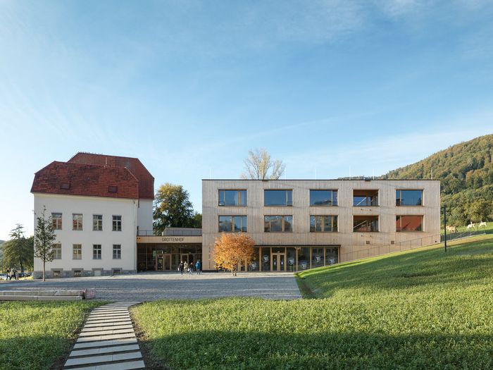 LFS Grottenhof Modernisierung, Graz; Bauherr:in: LIG | Landesimmobiliengesellschaft Steiermark; Architektur: ARGE LFS GROTTENHOF Caspar Wichert Architektur ZT GmbH – OSNAP Open South North Architecture Practice ZT GmbH