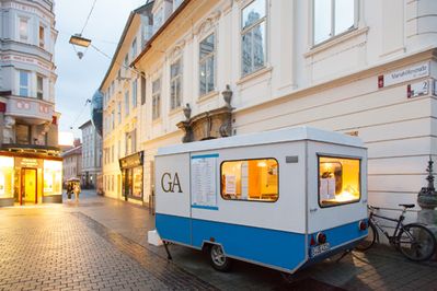 Eröffnung 09.06.2016: FORM FOLLOWS ...