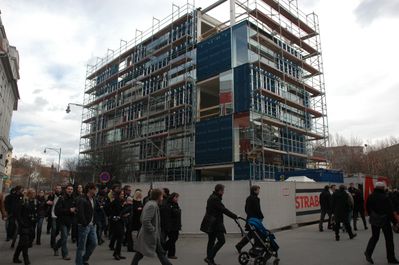 Bürogebäude Nikolaiplatz 5 von BRAMBERGER [ a r c h i t e c t s ] in Zusammenarbeit mit dem Atelier Thomas Pucher Bauherr: Markus Kovac