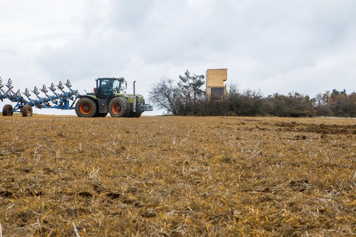 Holzhütte über Betonbunker, tschechische Grenze