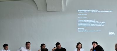vlnr: Gerhard Kurzmann, Christopher Drexler, Claudia Klimt-Weithaler, Moderator Bernhard Steger, Bettina Vollath, Werner Kogler