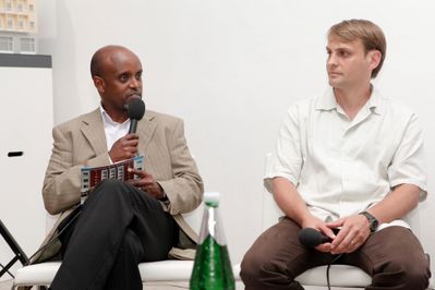 Ausstellungseröffnung und Roundtable, Michael Tesfai, Arno Sonderegger v.l.n.r.
