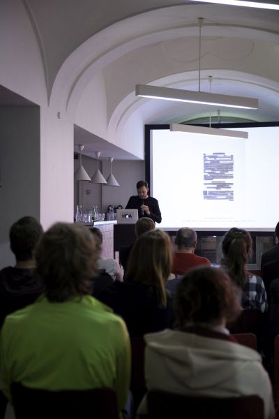 Michael Hirschbichler: JENSEITS DER KÜSTE UTOPIAS, 02.12.2015