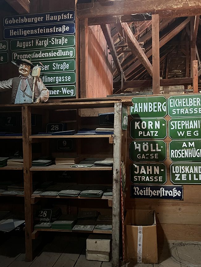 Bauhof Langenlois _ Schildersammlung